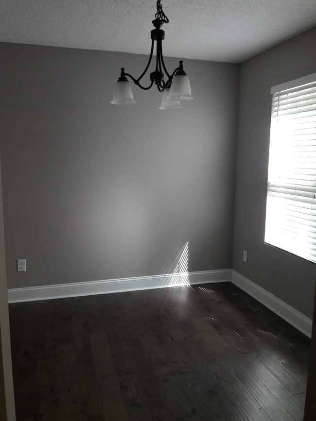 Building Photo - 1569 Foote St NE