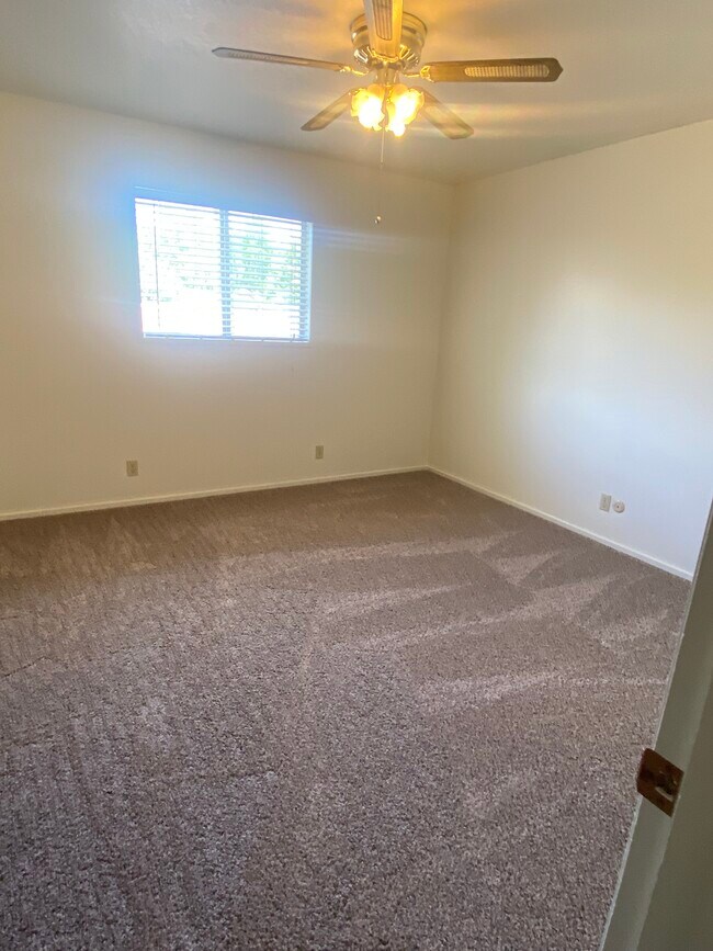 Building Photo - 372 W 200 N