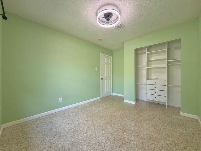 Building Photo - 7103 Twin Crest Dr