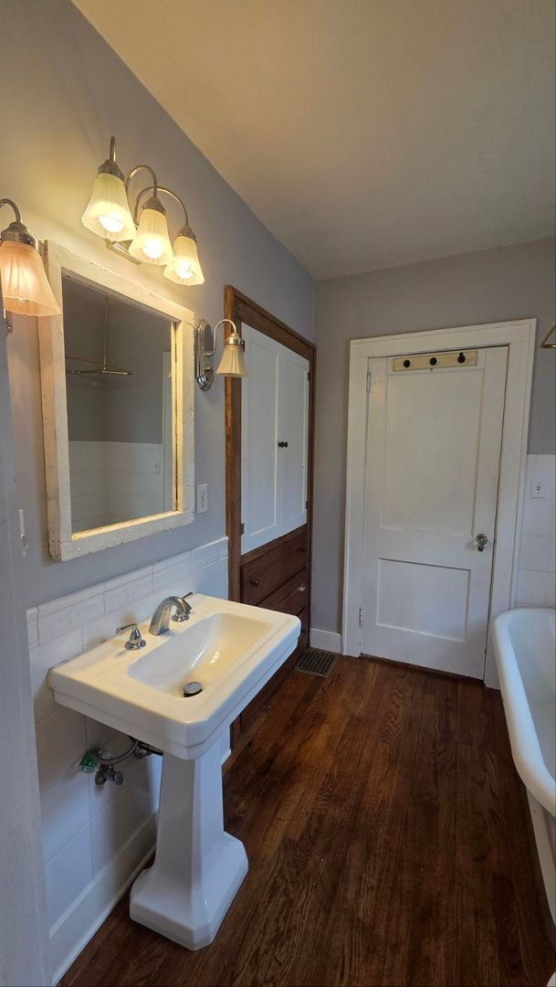 Building Photo - Beautiful 2BR 1BA unit w/ Covered Porch in Downtown Liberty