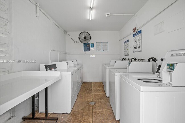 Building Photo - 7330 SW 82nd St