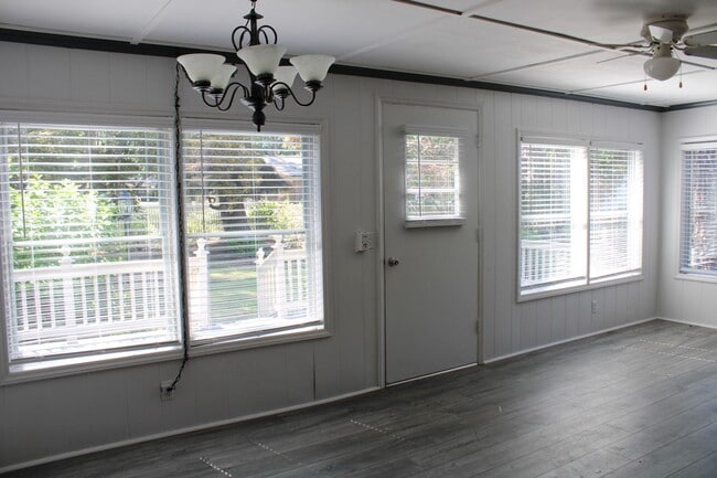 Building Photo - 1409 Chesnee Dr