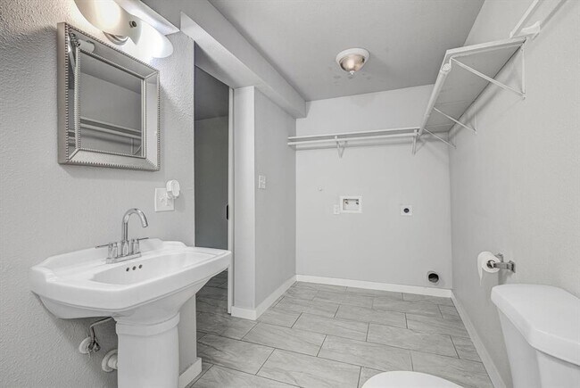 Building Photo - 1708 19th St