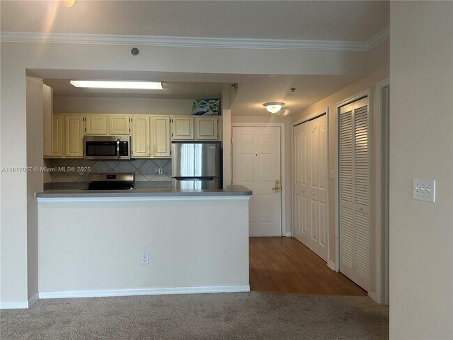 Building Photo - 2665 SW 37th Ave