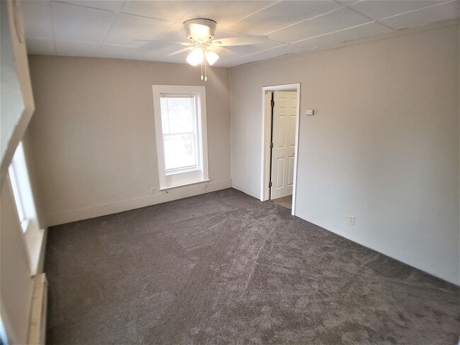 Building Photo - 1 Bedroom 1 Bath in a 4-plex