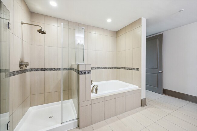 Building Photo - 9870 Gaylord Dr