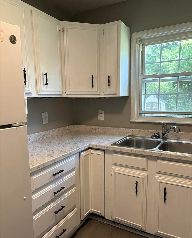 Building Photo - Move-In Special: Half Off First Full Month or One Month Free with Extended Lease!