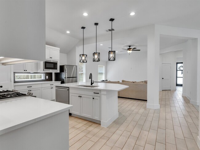 Building Photo - 21330 Groundnut Ct