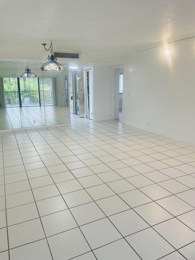 Building Photo - 4080 Tivoli Ct