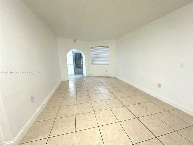 Primary Photo - 1723 NE Miami Gardens Dr
