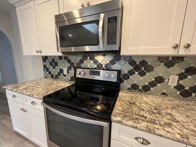 Building Photo - Beautiful Three Bedroom Scottsdale House w...