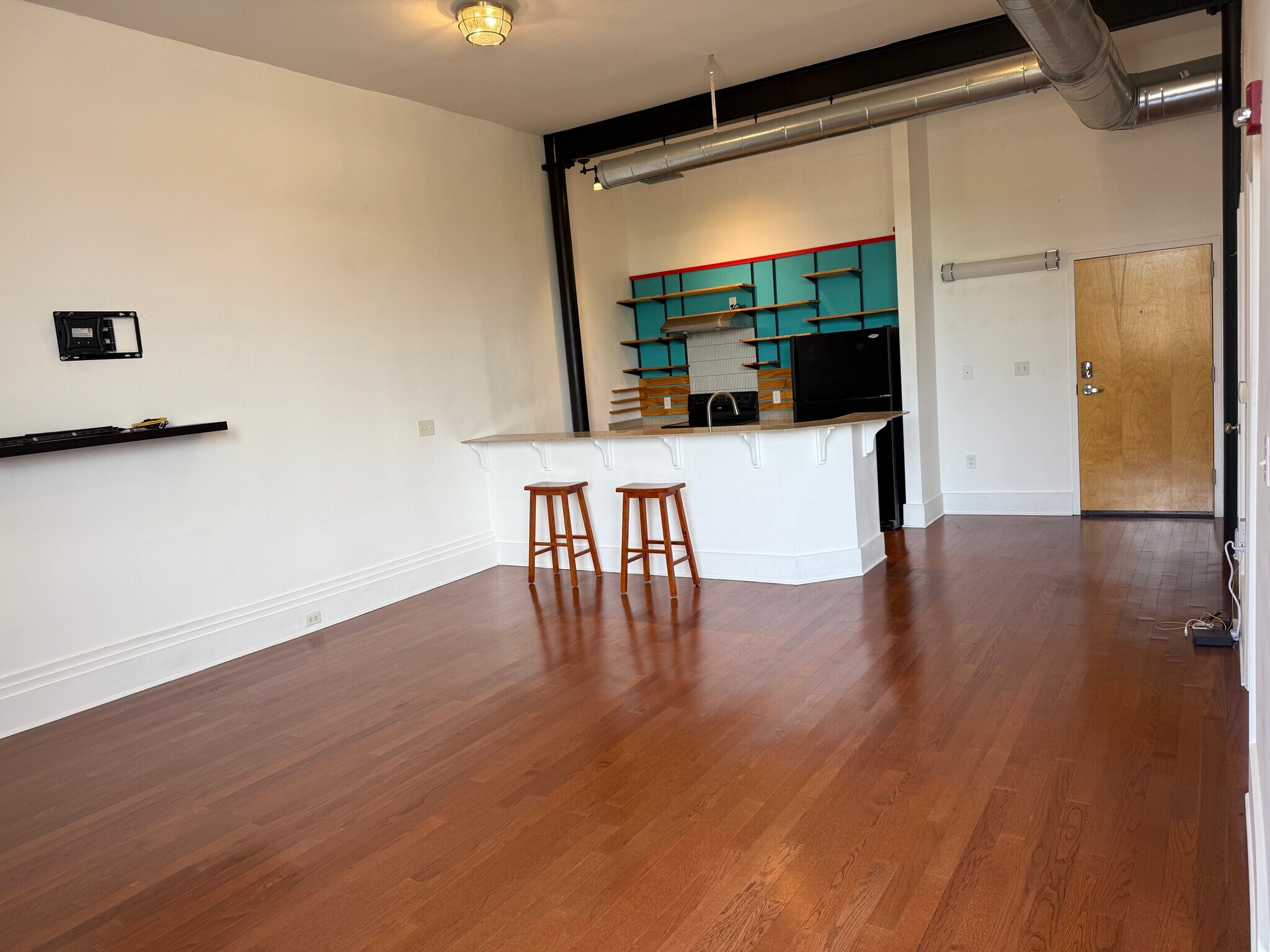 Building Photo - 130 E Glenwood Ave