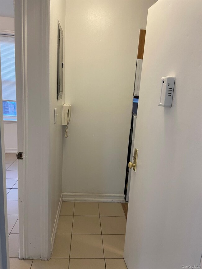 Building Photo - 31-17 Buell St