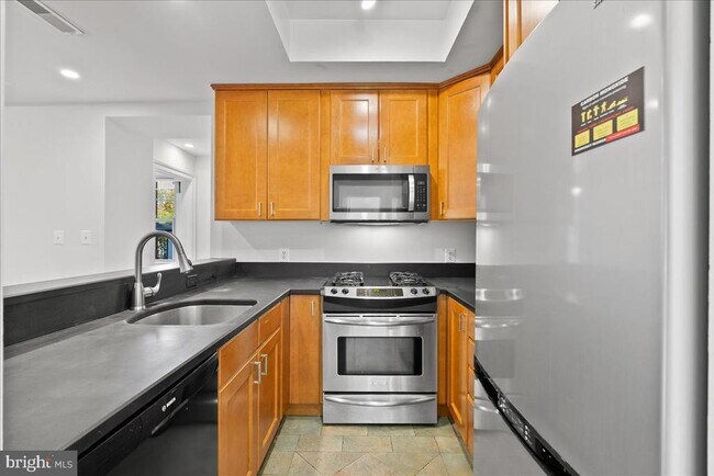 Primary Photo - 3220 17th St NW
