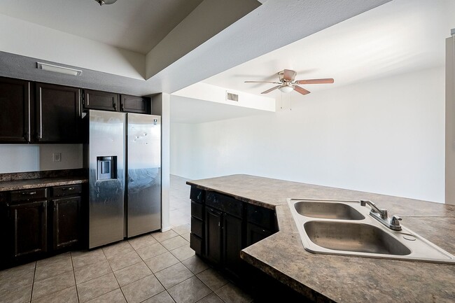Building Photo - 5821 N 59th Dr
