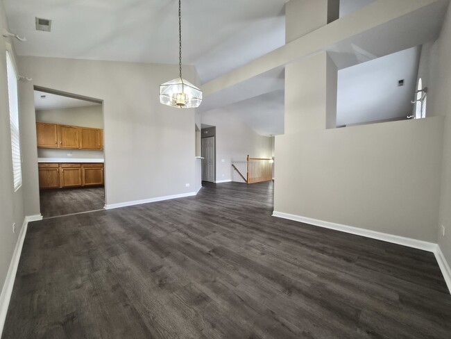 Building Photo - 2850 Stonewater Dr