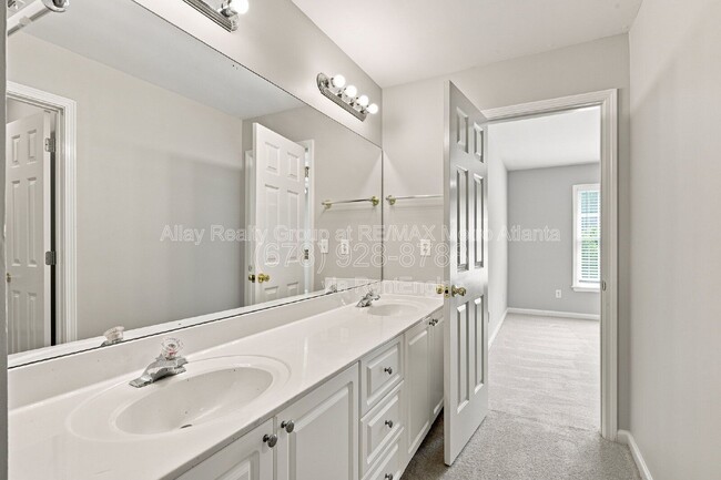Building Photo - 6725 Ridgefield Dr
