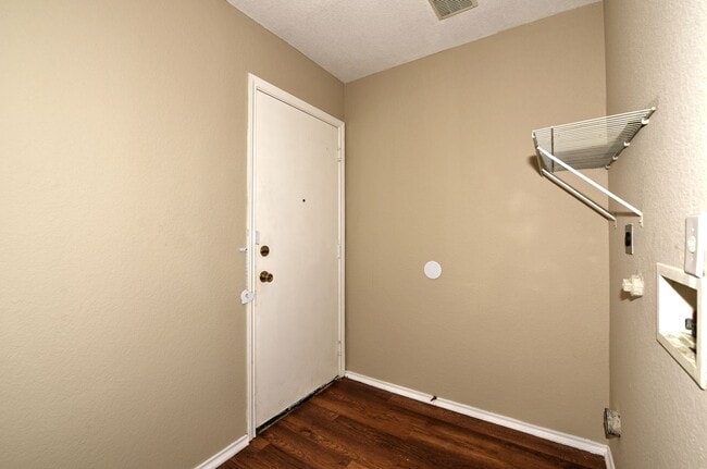 Building Photo - GREAT HOME  |  3 BEDROOMS + OFFICE  |  CLO...