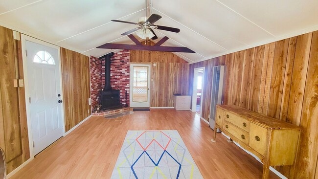 Building Photo - Adorable 2 bed 1 bath home with great views!