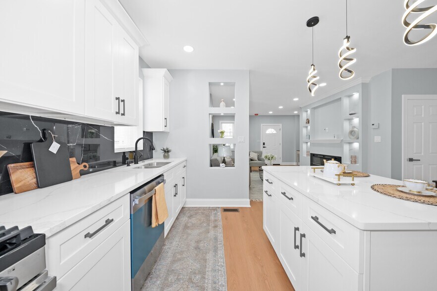 Building Photo - 504 W 26th St