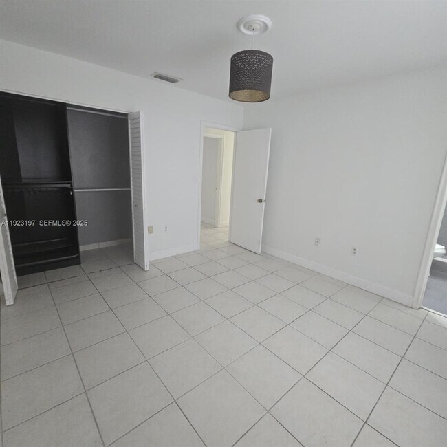 Building Photo - 5216 W 24th Way