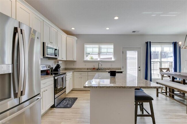 Building Photo - 2416 Trafton Pl