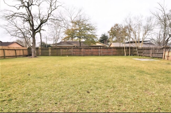 Building Photo - 530 Cambridge Village Dr