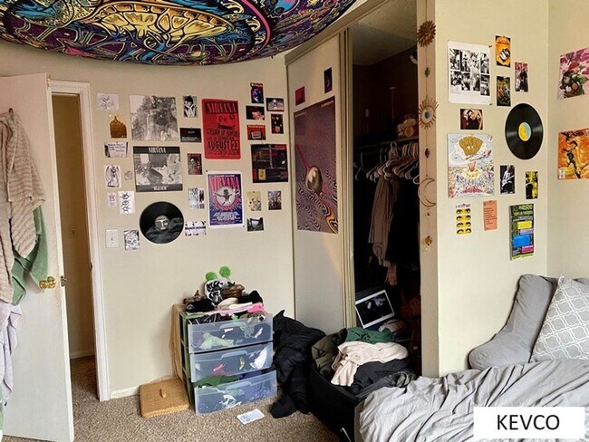 Building Photo - Large Home with Excellent Backyard and Patio