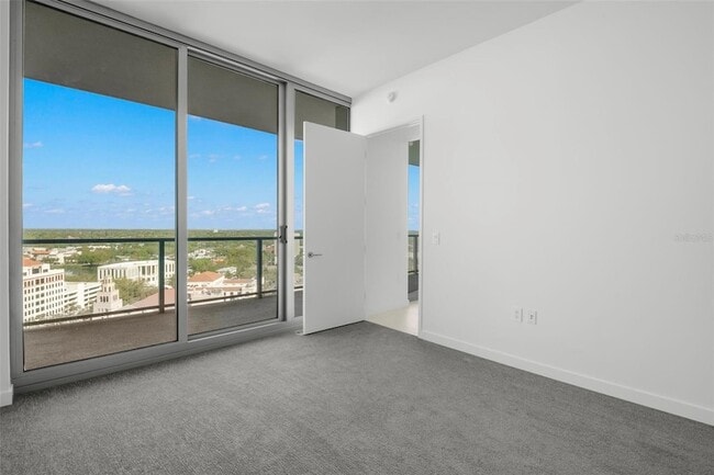 Building Photo - 400 Central Ave