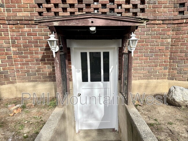 Building Photo - 163 S 200 E