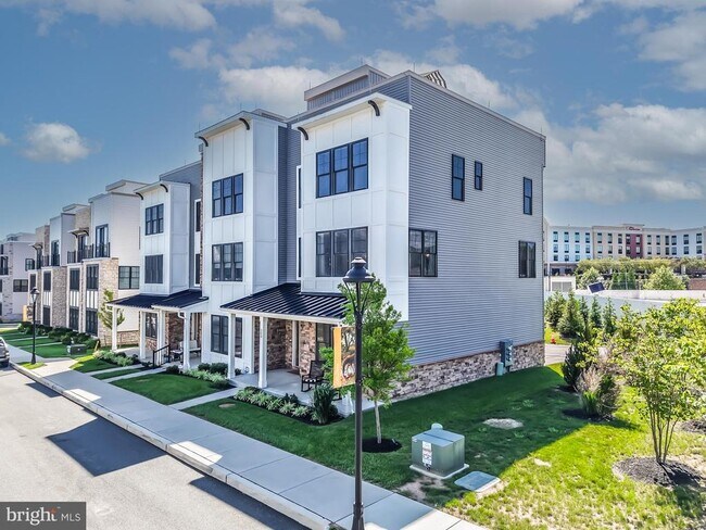 Building Photo - 300 Squire Dr