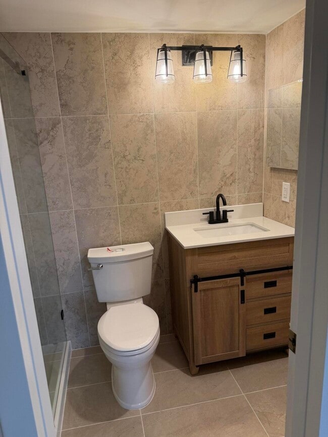 Building Photo - 4067 Yarmouth E