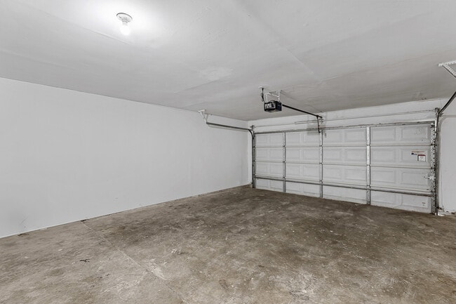 Building Photo - 12223 Kingslake Forest Dr