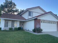 Building Photo - 2215 Lobelia Ave