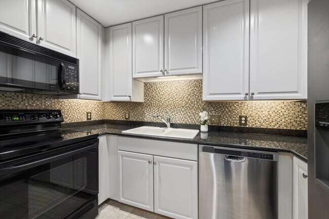 Building Photo - 195 14th St NE