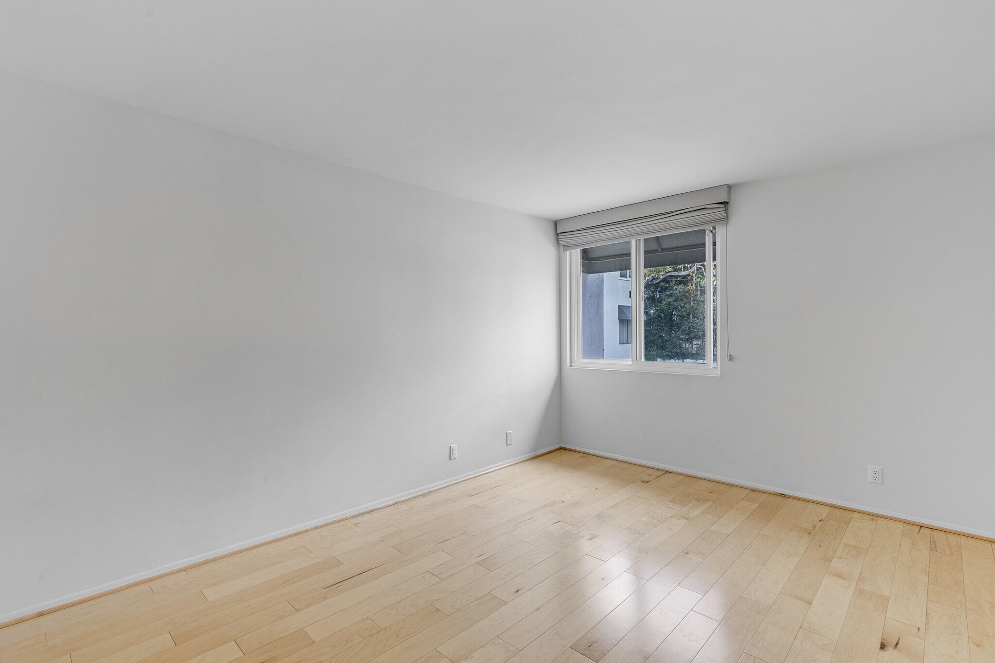 Building Photo - 8535 N West Knoll Dr