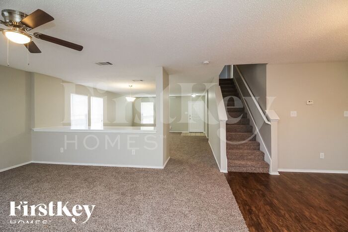 Building Photo - 9001 Prairie Bluff Dr