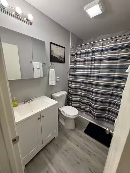 Building Photo - 438 N Park Ave