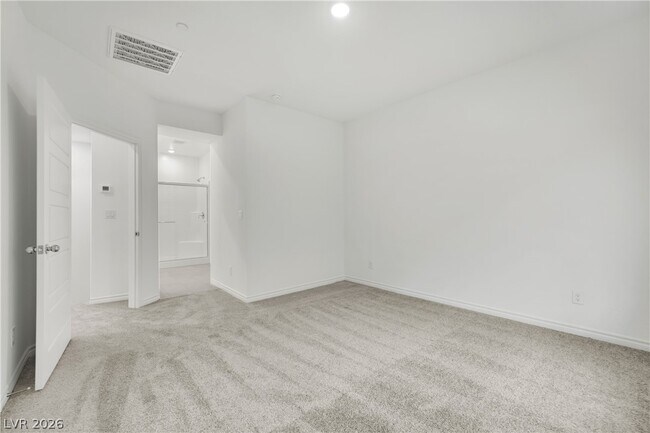 Building Photo - 600 N Carriage Hill Dr