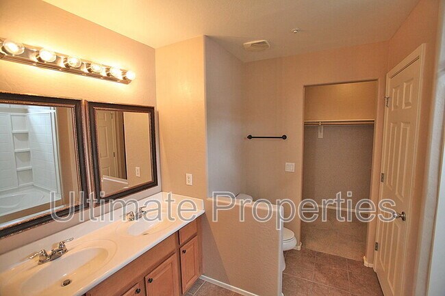 Building Photo - 8856 W Aster Dr