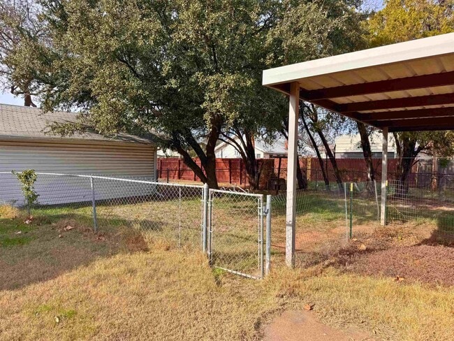 Building Photo - 1818 Collins Ave