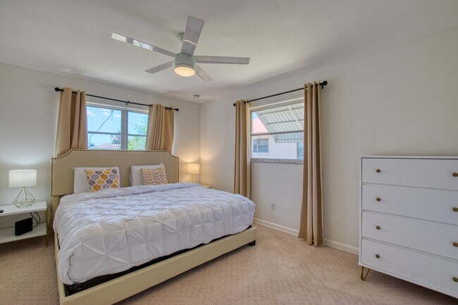 Building Photo - 1432 Wellington Ct