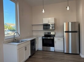 Building Photo - 89 Fishburne St