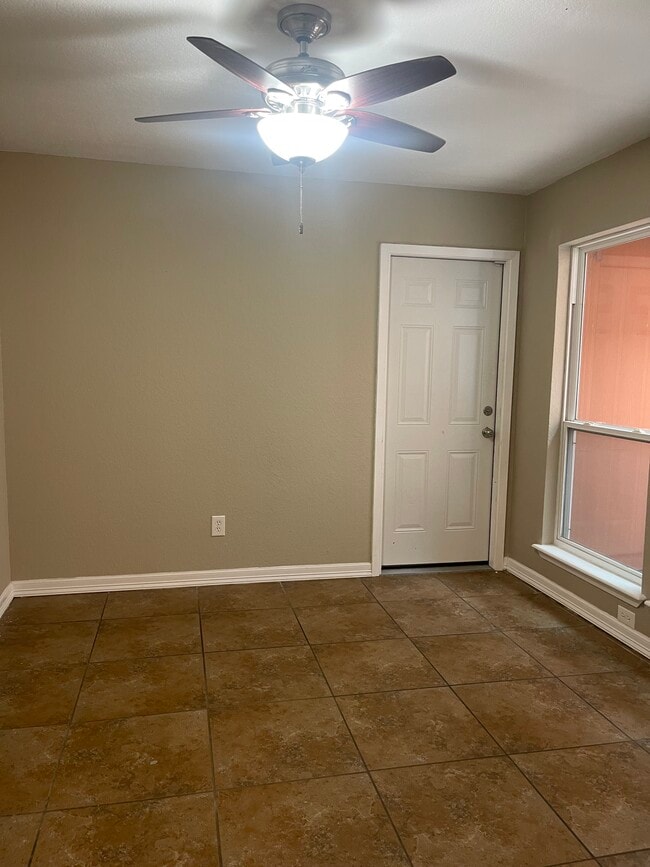 Building Photo - 5181 Middlecoff Cir