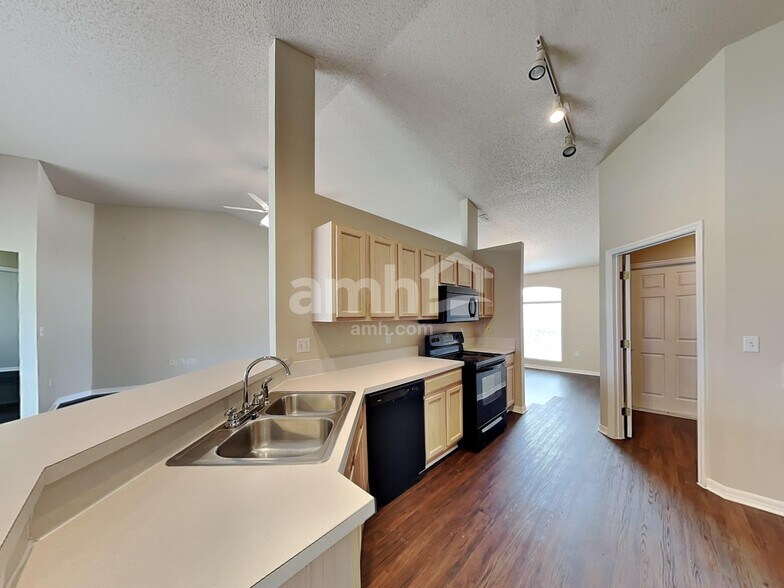 Building Photo - 875 Summer Glen Dr