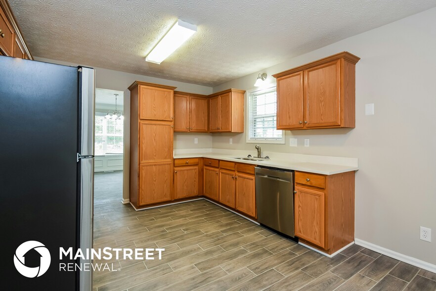 Building Photo - 4880 Wynford Ln