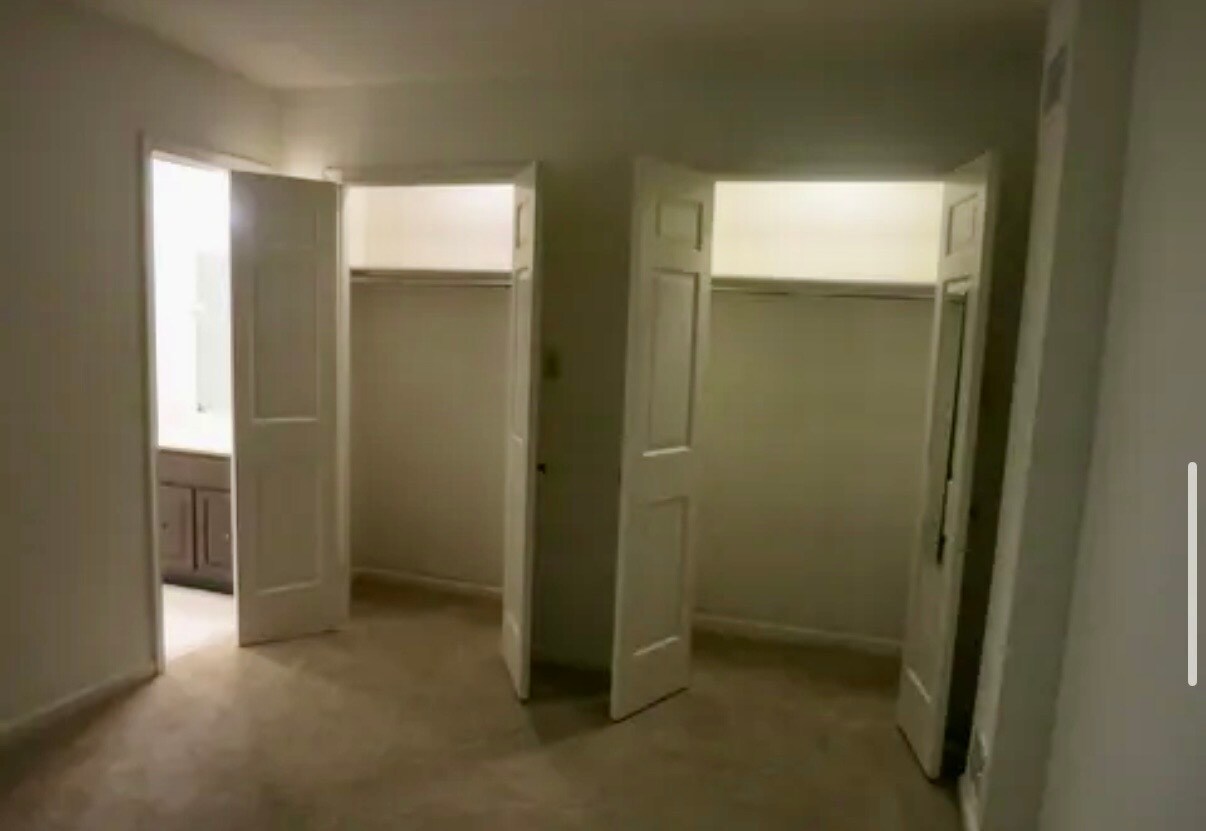 Building Photo - 420 1/2 N Saint Asaph St