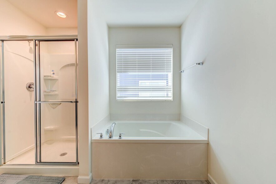 Building Photo - 732 Fox Creek Dr