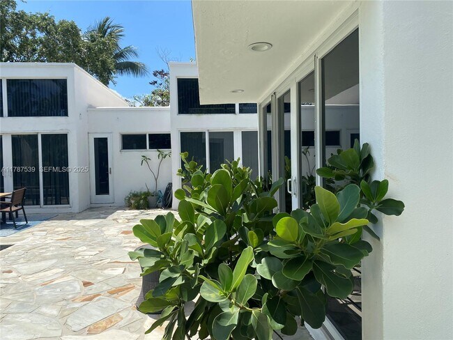 Building Photo - 4050 NE 25th Ave