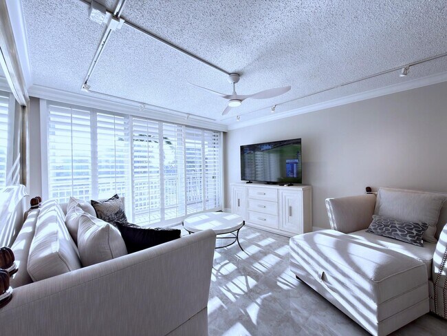 Building Photo - 3546 S Ocean Blvd